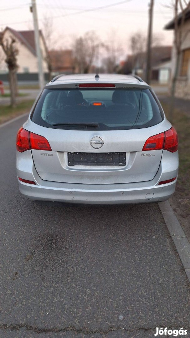 Opel Astra J kombi hátsó lökhárító