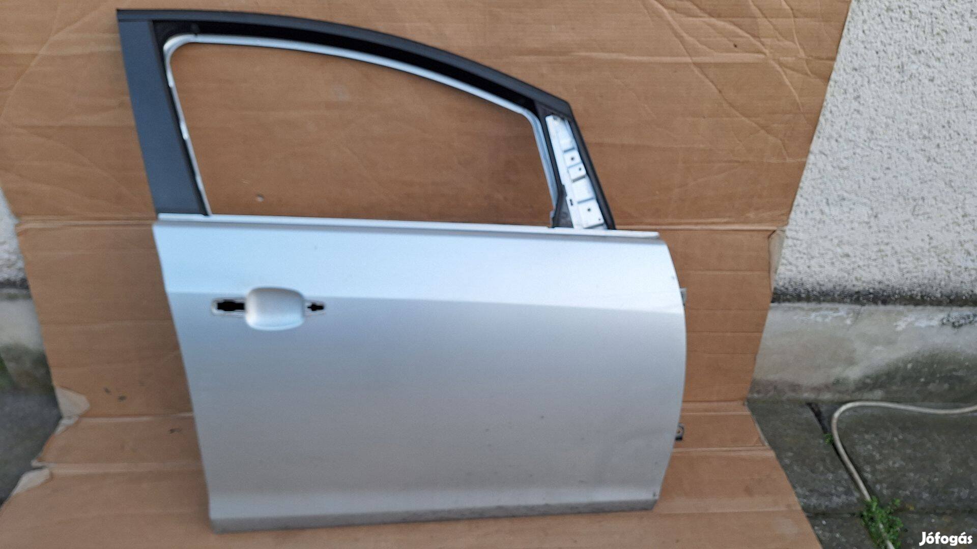 Opel Astra J kombi jobb első ajtó ezüst Z176