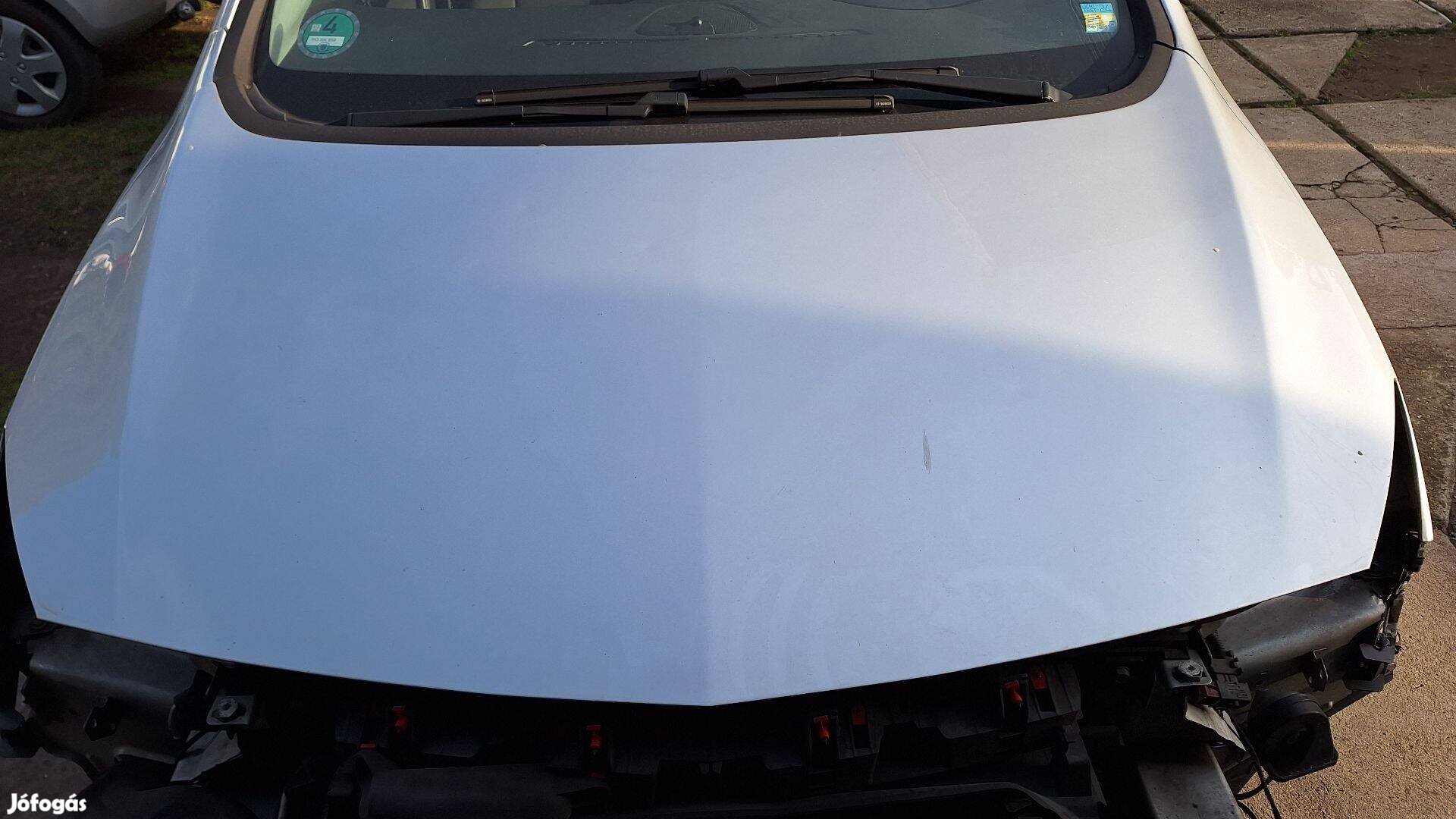 Opel Astra J kombi motorháztető Z176