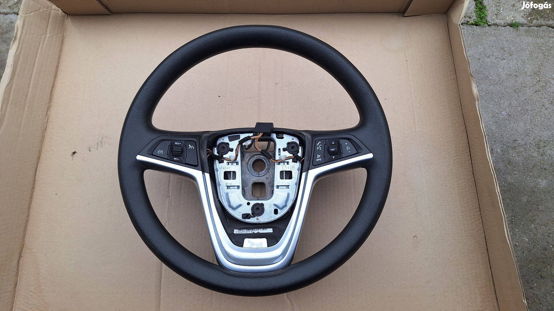 Opel Astra J kormány