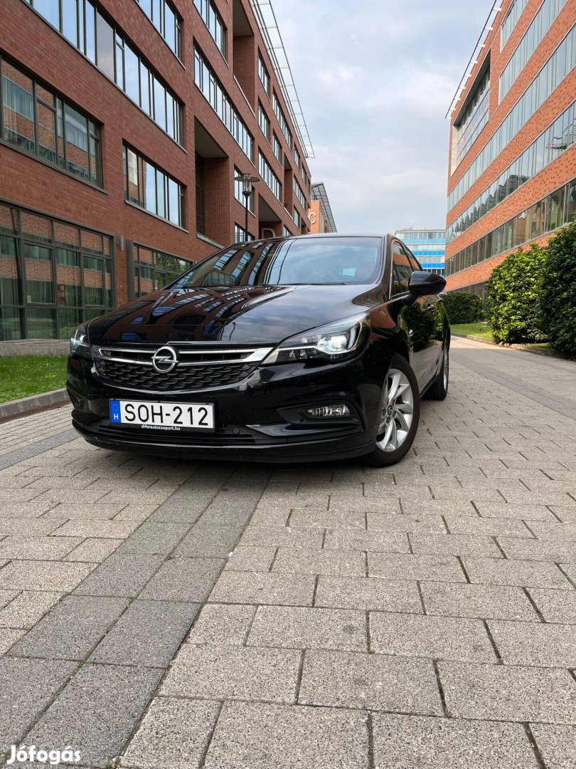 Opel Astra K 1.4 T Innovation full felszereltséggel, magánszemélytől
