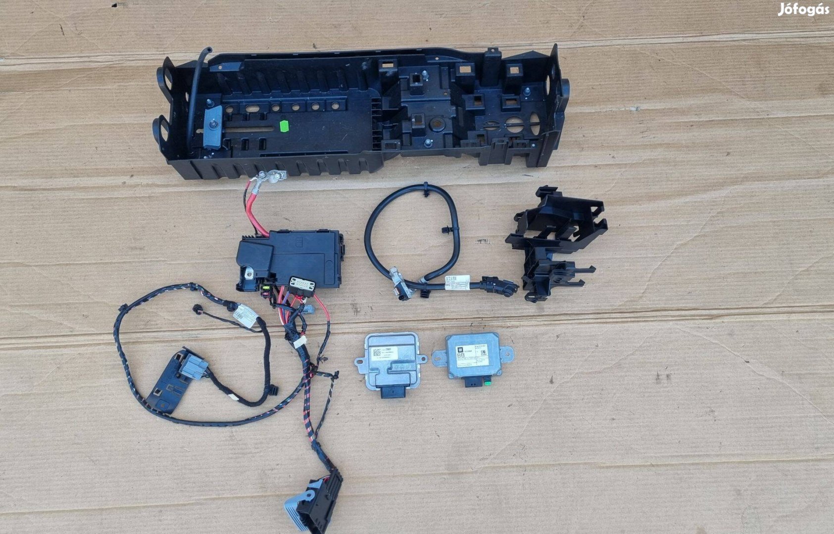 Opel Astra K Kombi Akkumulátor Tároló Elektromos Alkatrész