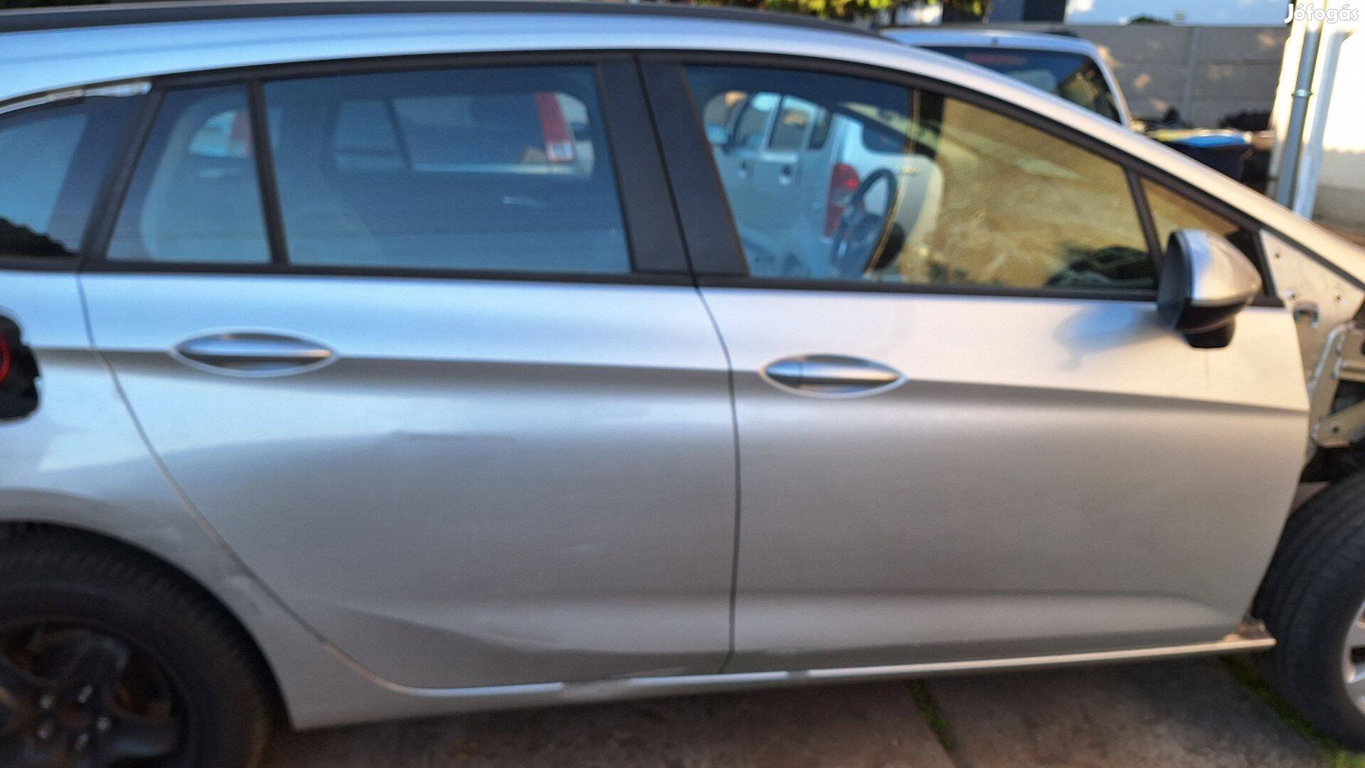 Opel Astra K kombi jobb első ajtó Z176