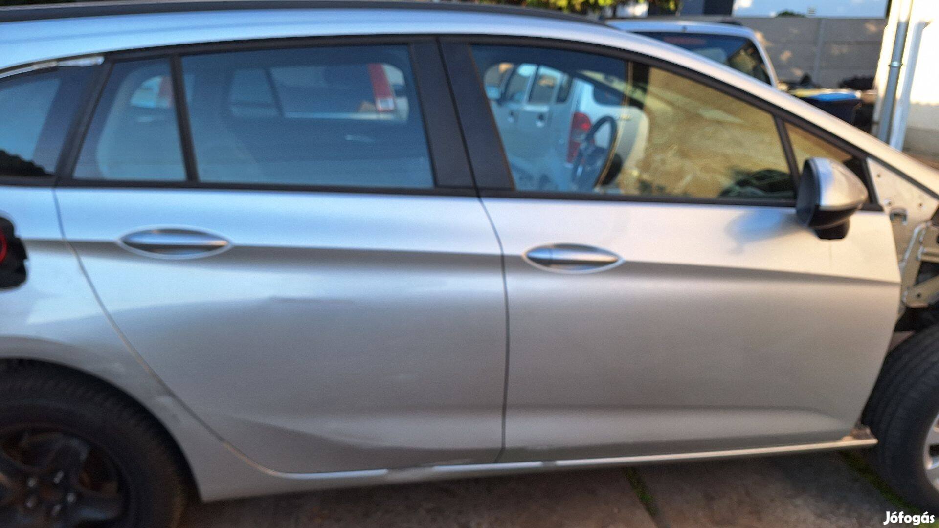 Opel Astra K kombi jobb hátsó ajtó Z176