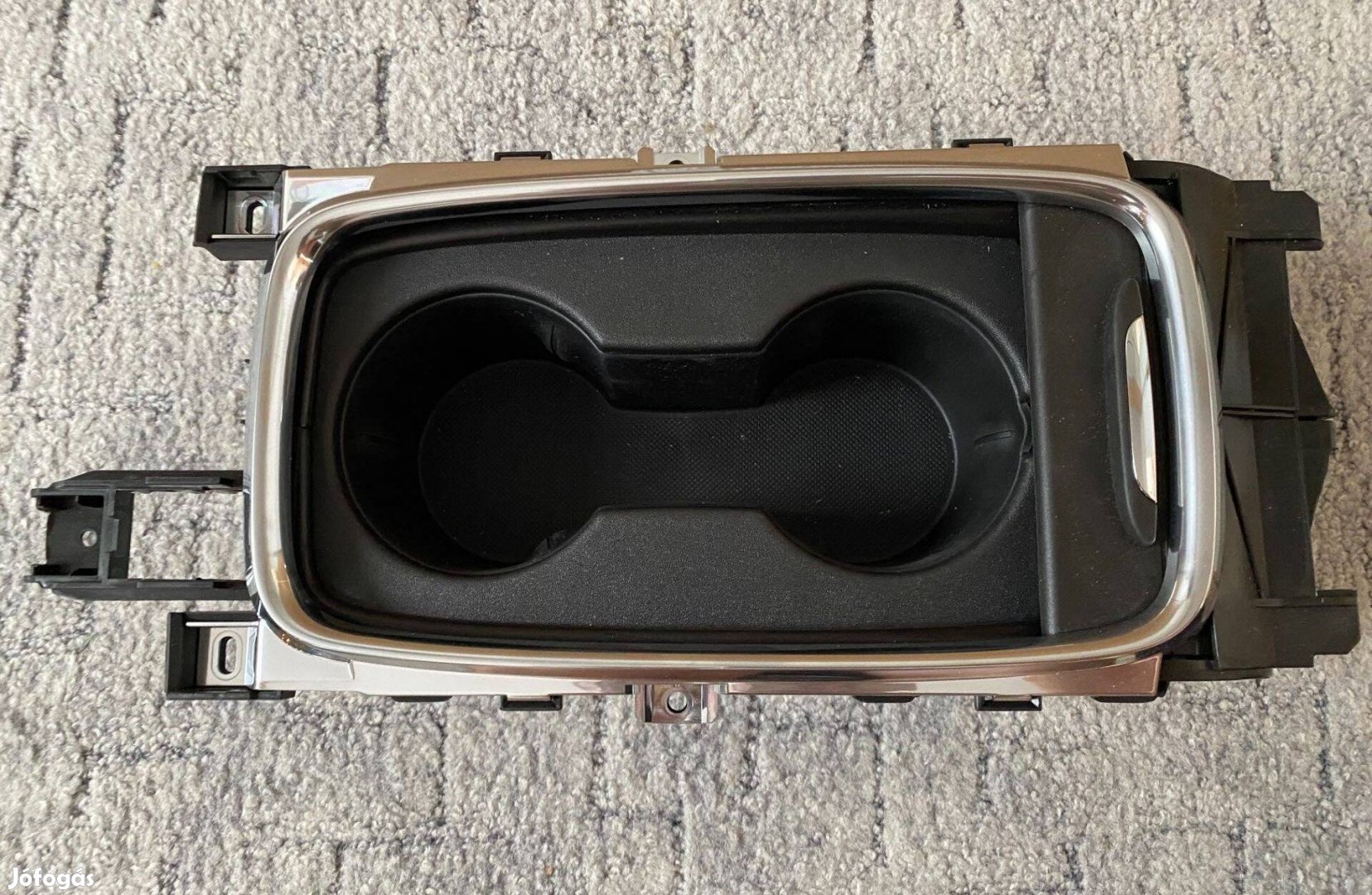 Opel Astra K pohártartó