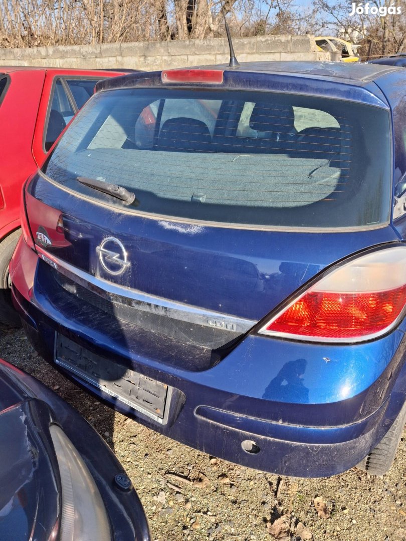 Opel Astra alkatrészek eladók.