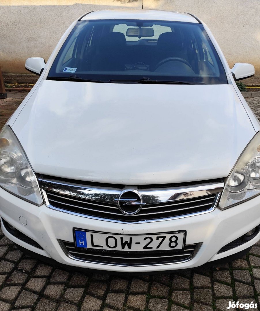 Opel Astra gépkocsi