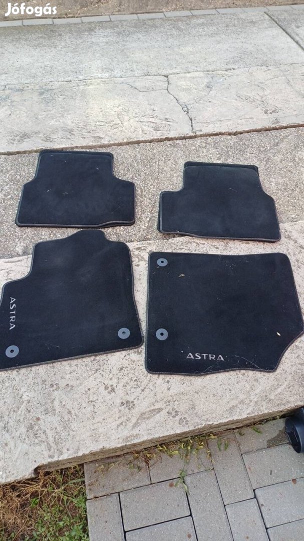 Opel Astra k típusú gyári autó szőnyeg garnitúra eladó.