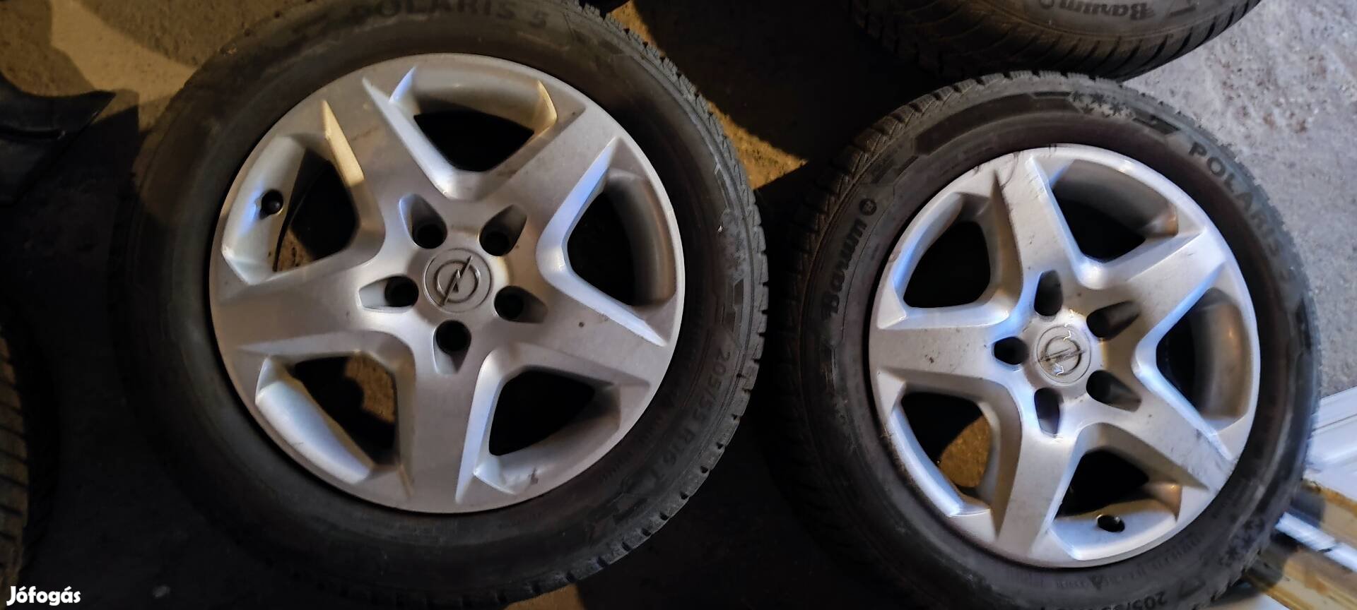 Opel Astra téligumi 