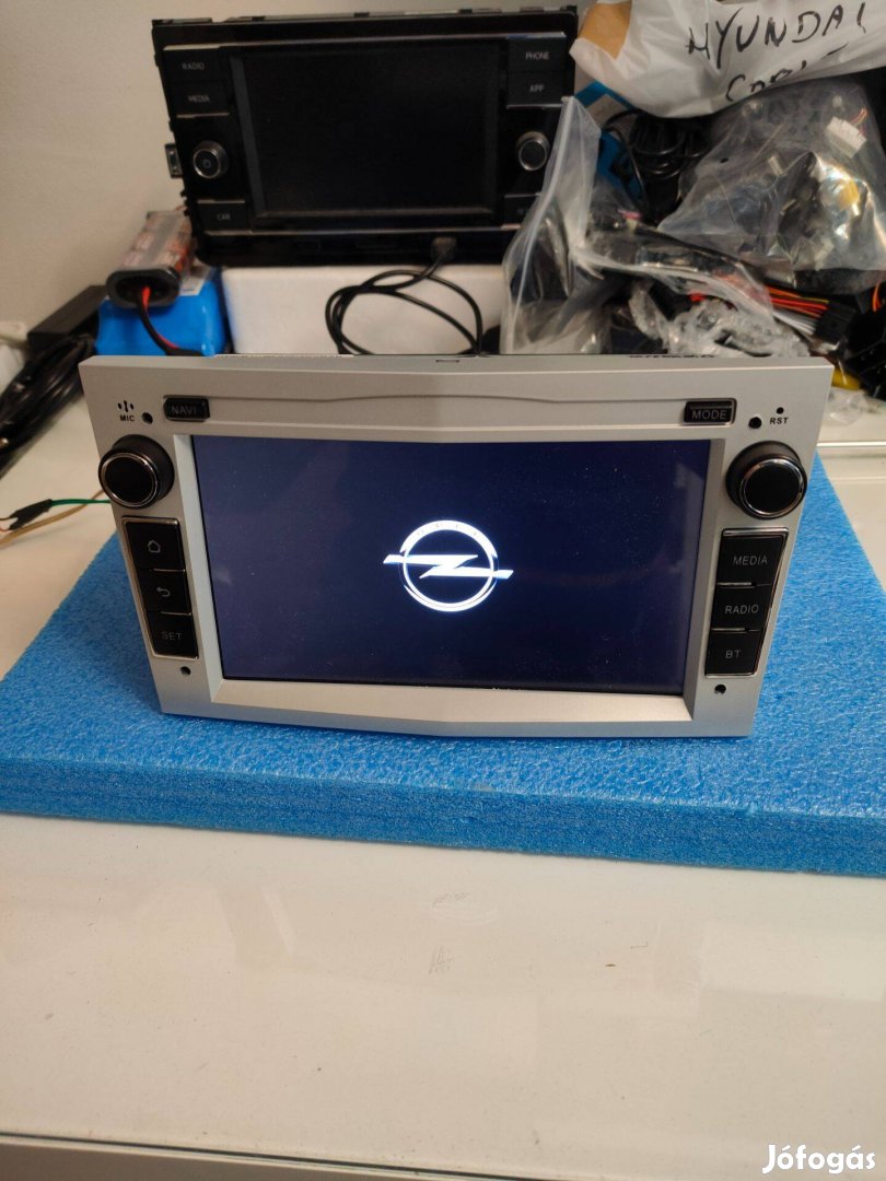 Opel Carplay Multimédia Android GPS Rádió Tolatókamerával