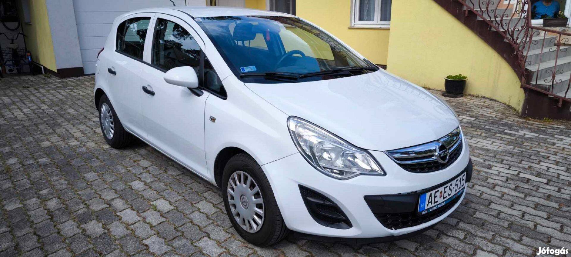 Opel Corsa 1,2i Enjoy Start-Stop, Végig vezetett szervízkönyves