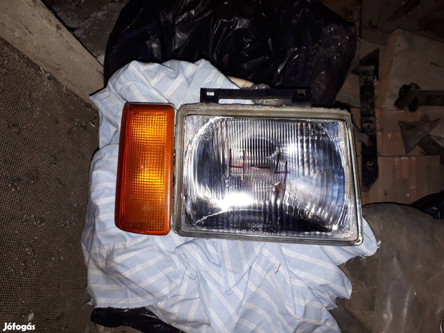 Opel Corsa A jobb fényszóró kis hibával eladó !