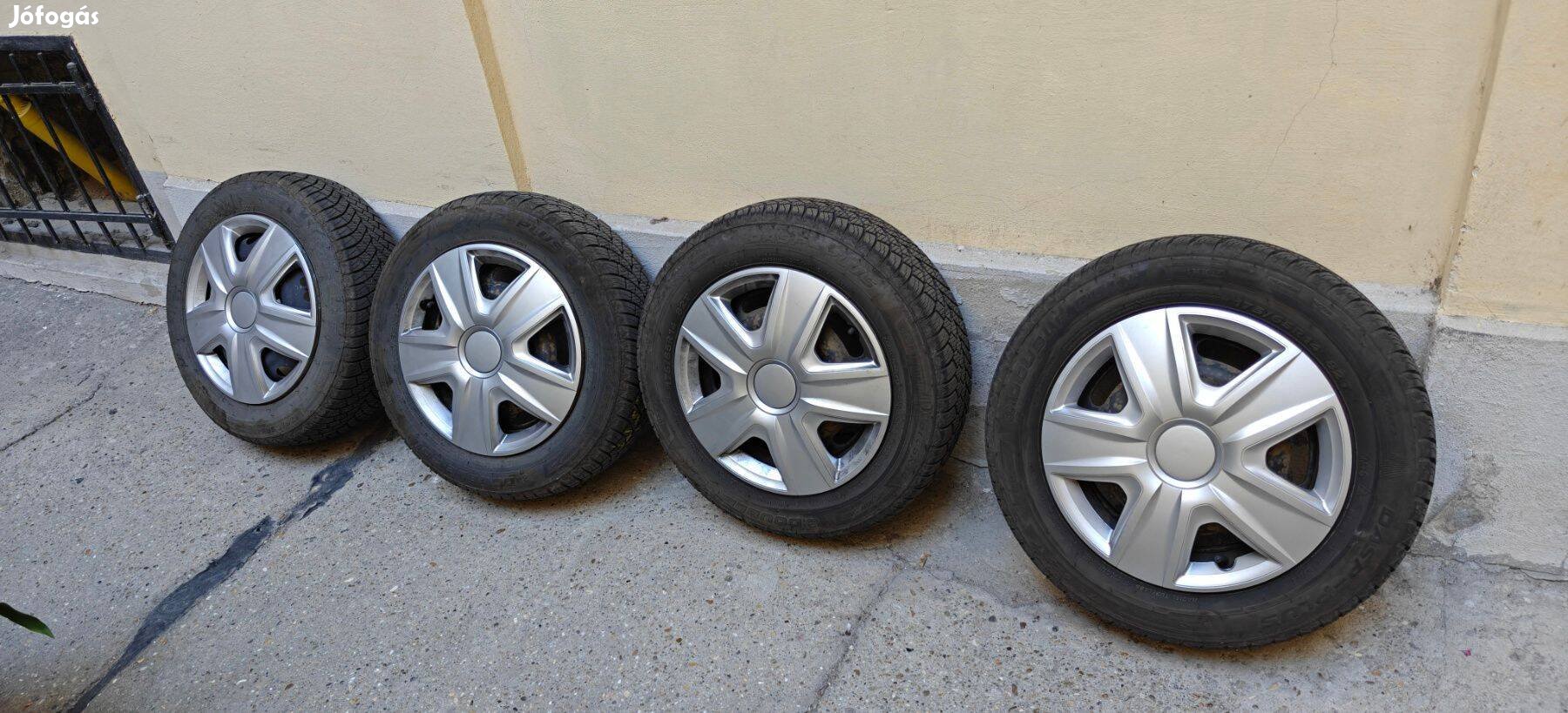 Opel Corsa C 14-os használt lemezfelnik Négyévszakos gumikkal