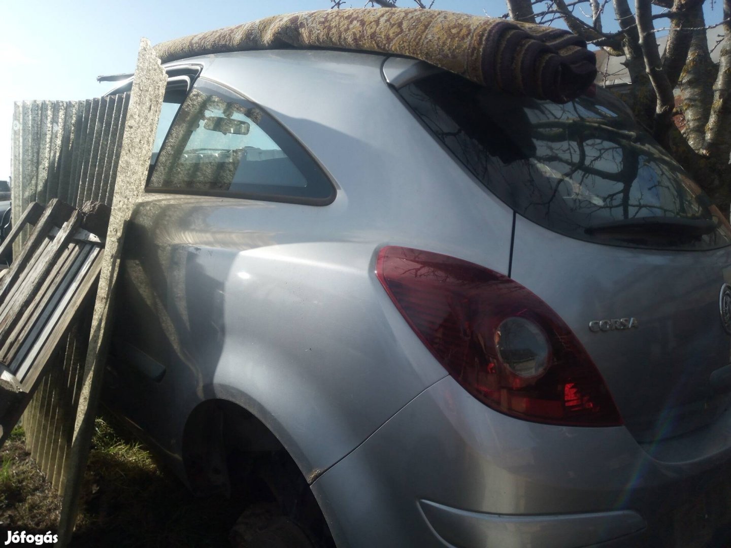 Opel Corsa D hátulja 
