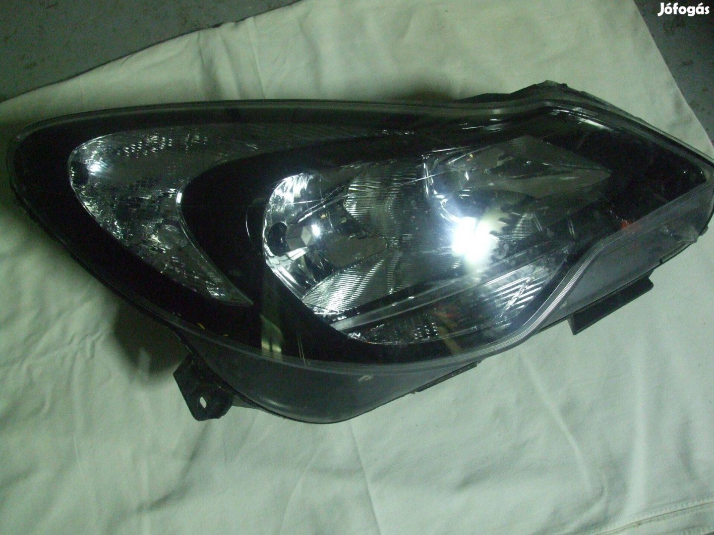 Opel Corsa D jobb fényszoró