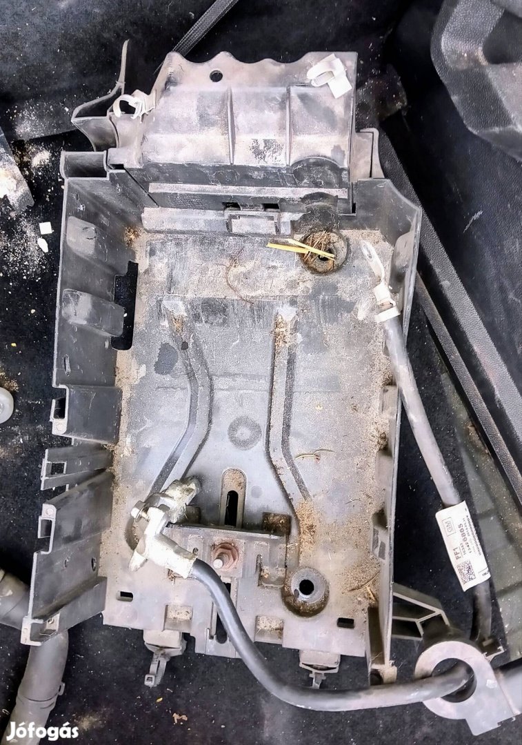 Opel Corsa E akkumulátor tartó