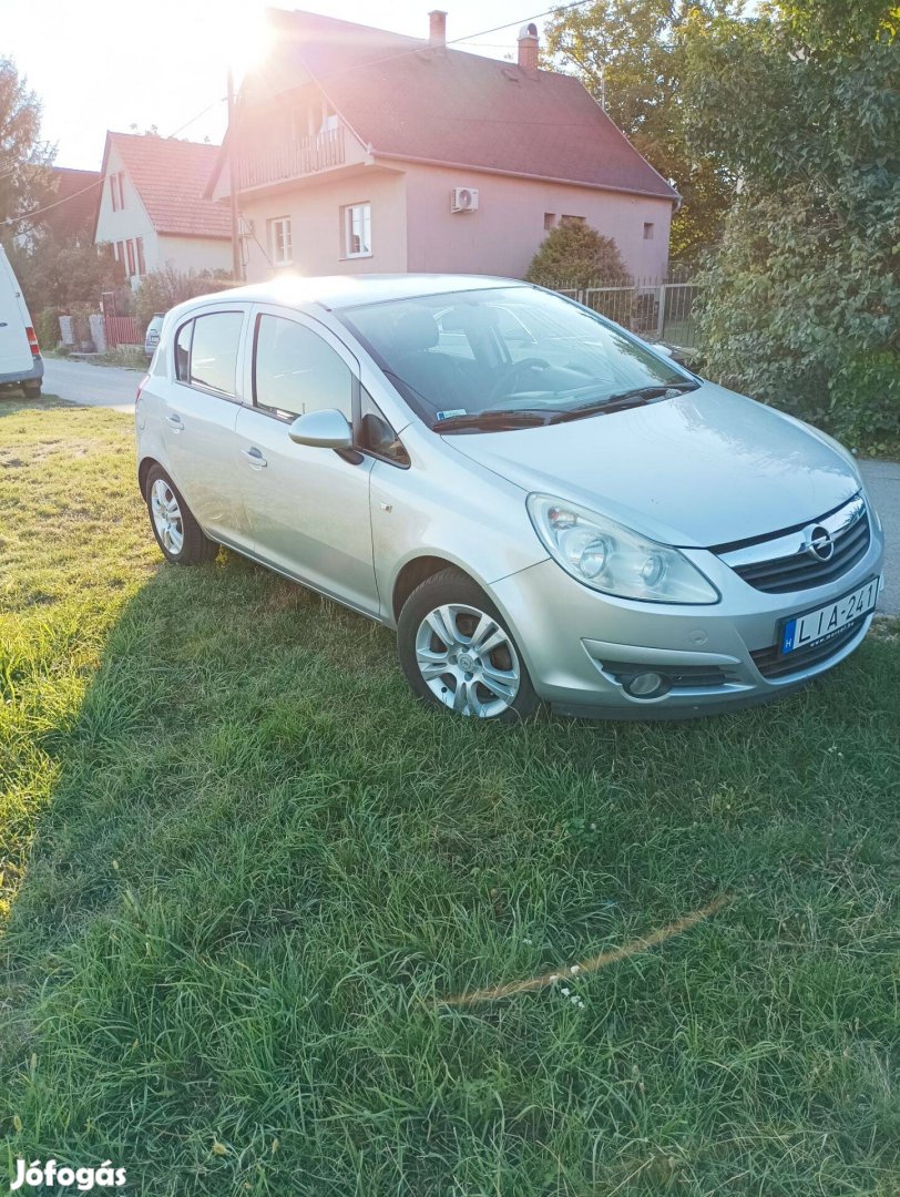 Opel Corsa Eco megkimélt állapotban családi okok miatt eladó!