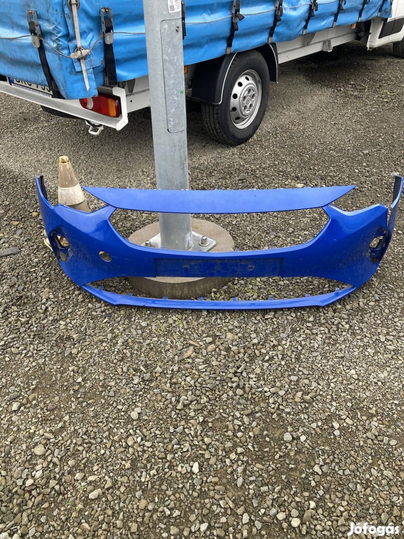 Opel Corsa F első lökhárító sérülten