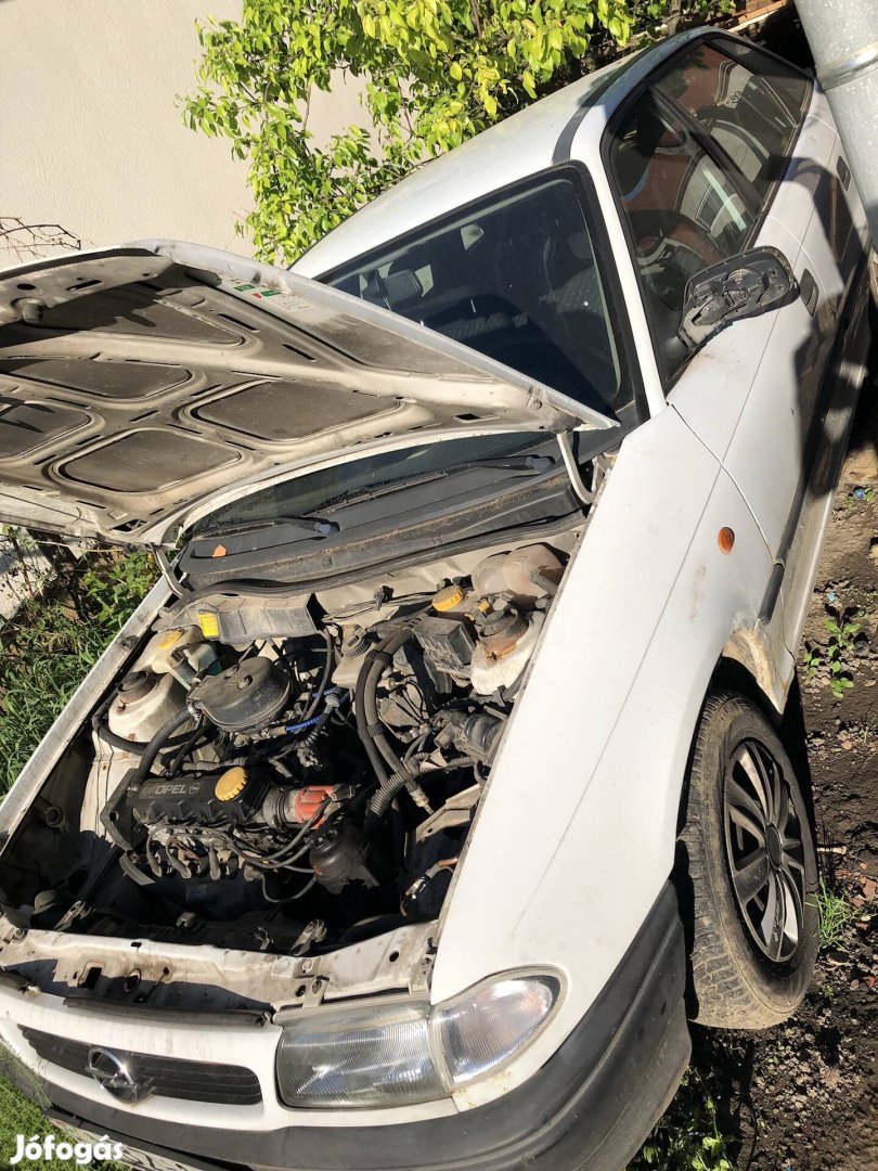 Opel F Astra bontás