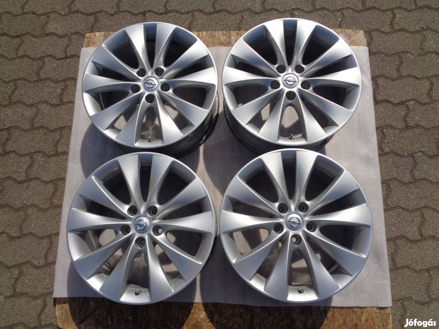Opel Gyári alufelni 18, 5×115-ös, szenzorral újszerű állapotba eladó