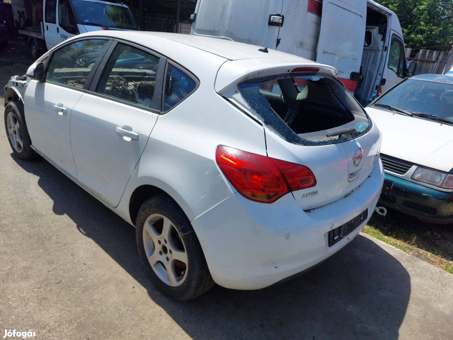 Opel H Astra karosszéria elemei fehér