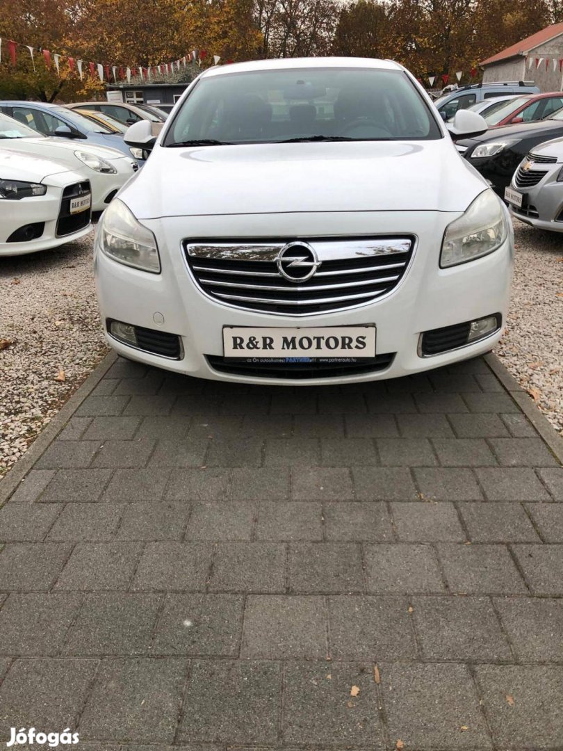 Opel Insignia 1.6 Végig vezetett szervizkönyv 1...