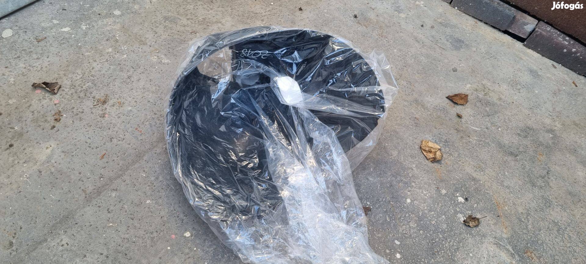 Opel Insignia B Jobb dobbetét kerékjárati műanyag gyári új YR00132180