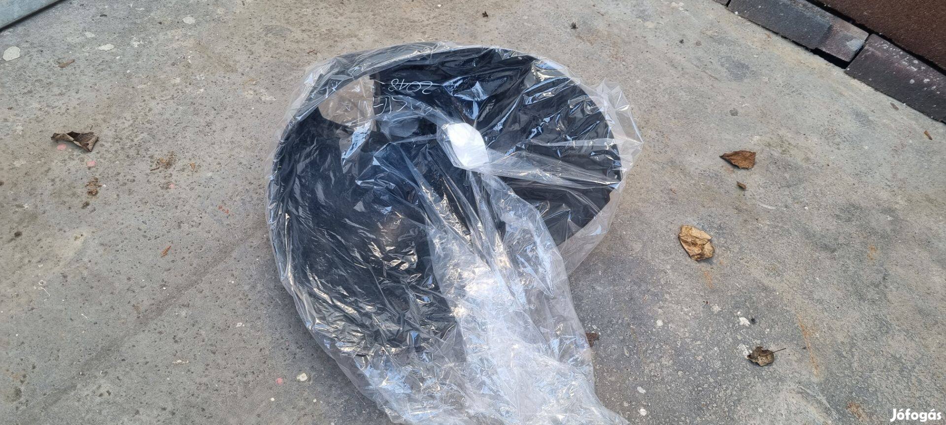 Opel Insignia B Jobb dobbetét kerékjárati műanyag gyári új YR00132180