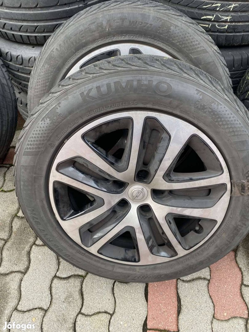 Opel Insignia  Kumho téligumi fémfelnin dísztárcsákkal eladó! 