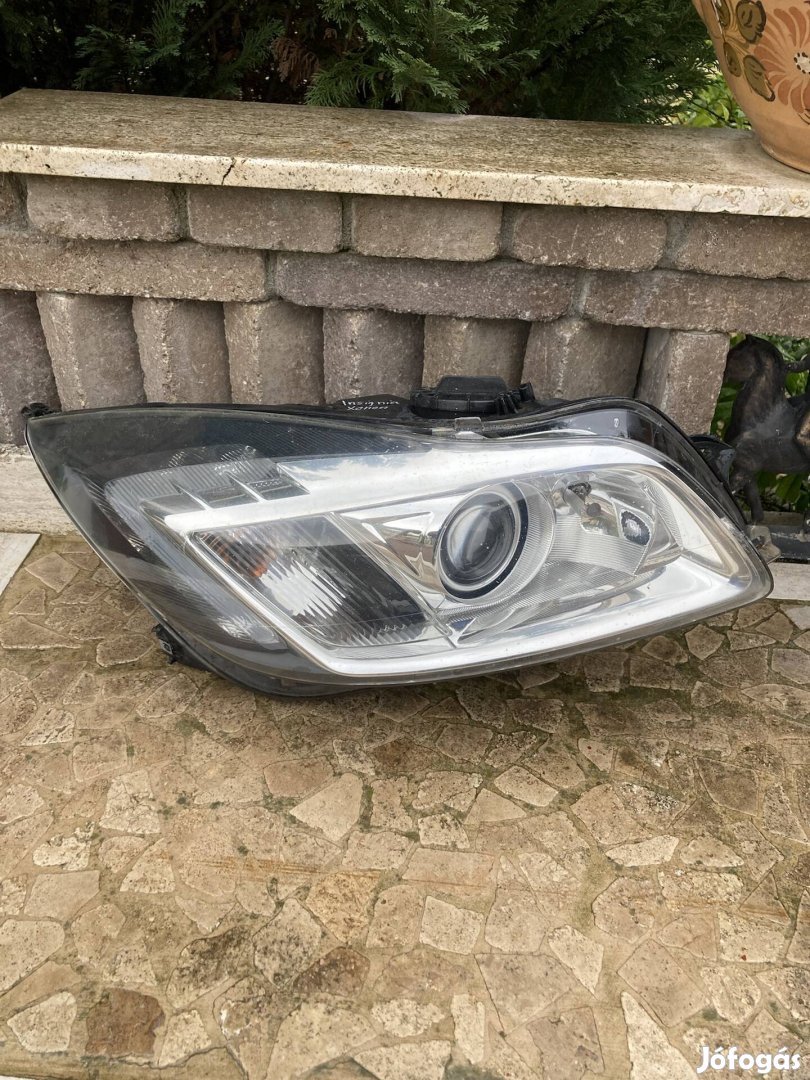 Opel Insignia kanyarkövető Xenon fényszóró