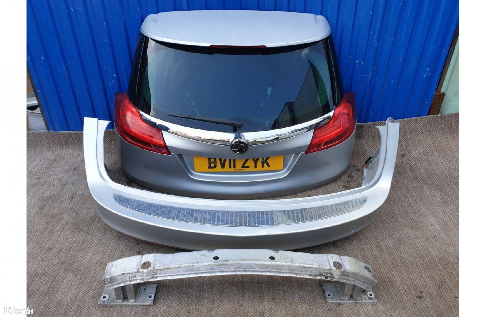 Opel Insignia kombi ezüst csomagtér ajtó