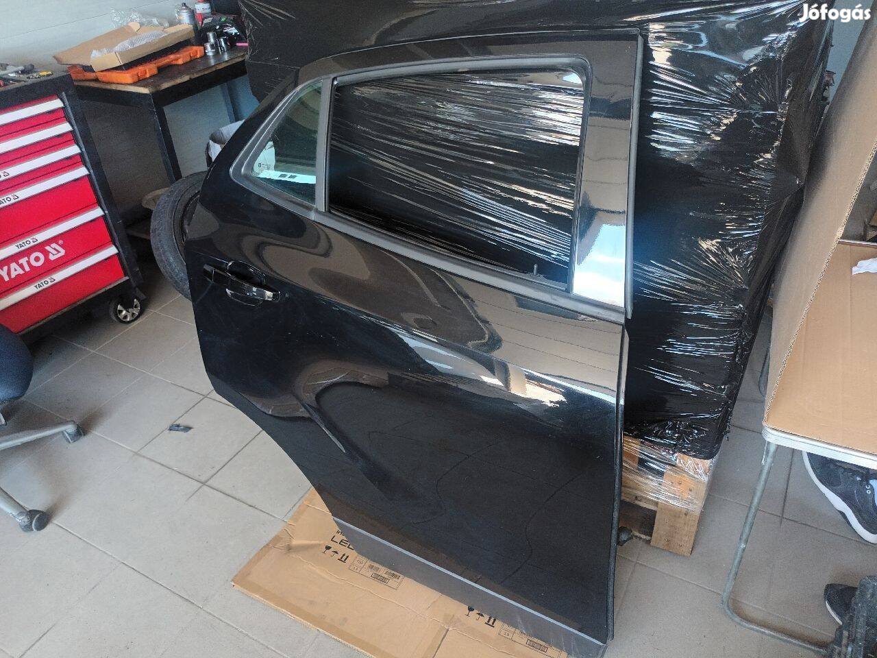 Opel MOKKA Jobb hátsó Ajtó Fekete 10326