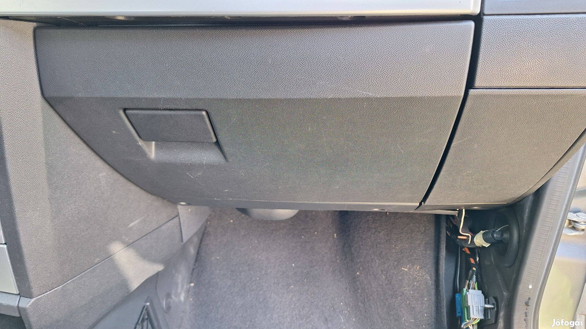 Opel Meriva A kesztyűtartó