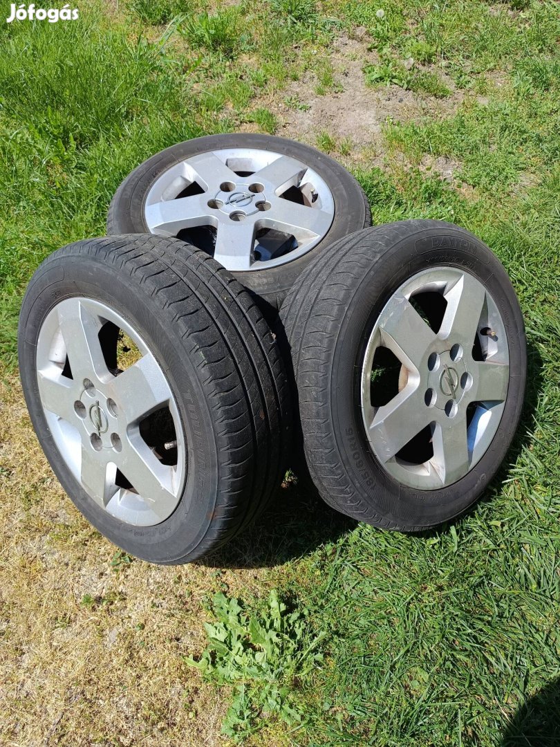 Opel Meriva alufelni nyári gumival 