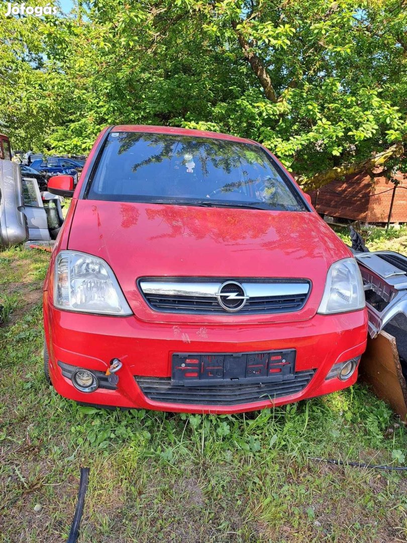 Opel Meriva első lökhárító, piros Y547