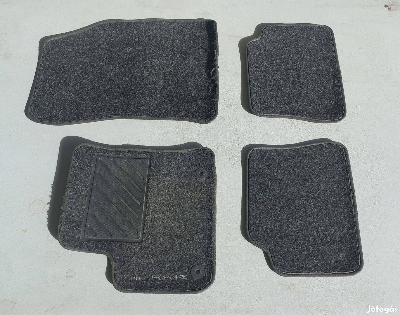 Opel Mokka-e szövet szőnyeg garnitúra