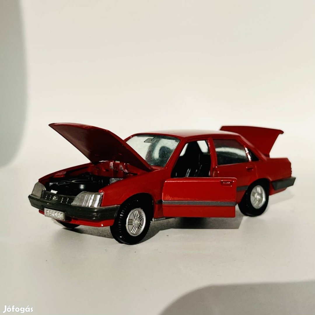 Opel Rekord 1/43 modell Nyitható autómodell 1:43 Ritka modellautó