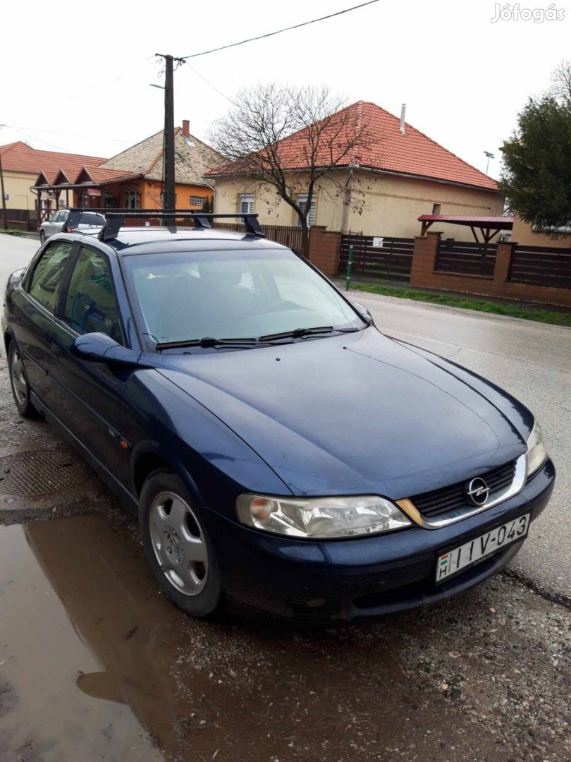 Opel Vectra 1.6 benzin (sedan)