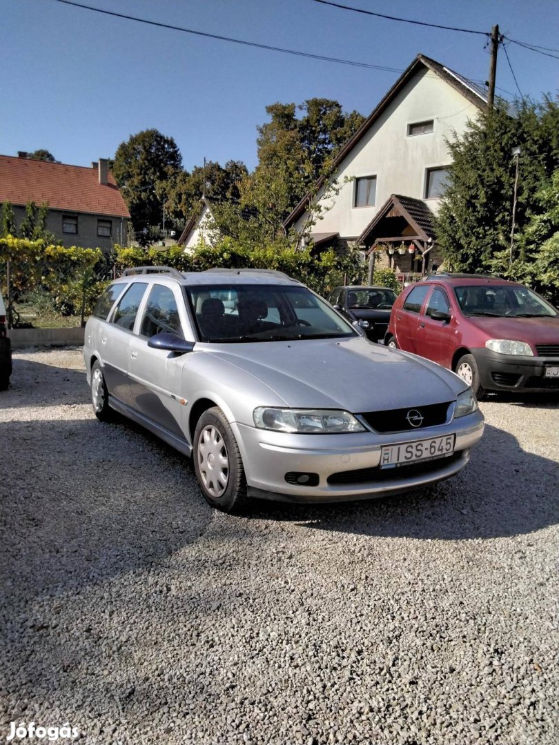 Opel Vectra B Caravan 1.8 16V Comfort Jó motorr...