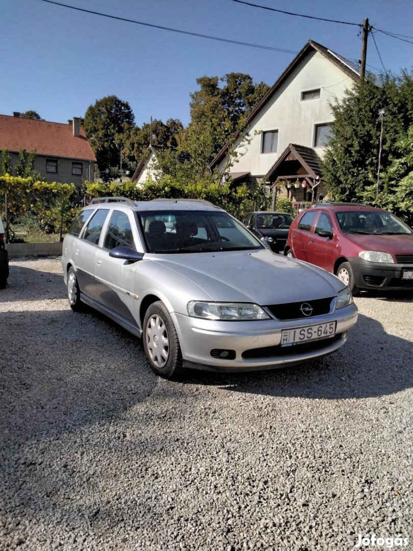 Opel Vectra B Caravan 1.8 16V Comfort Jó motorr...