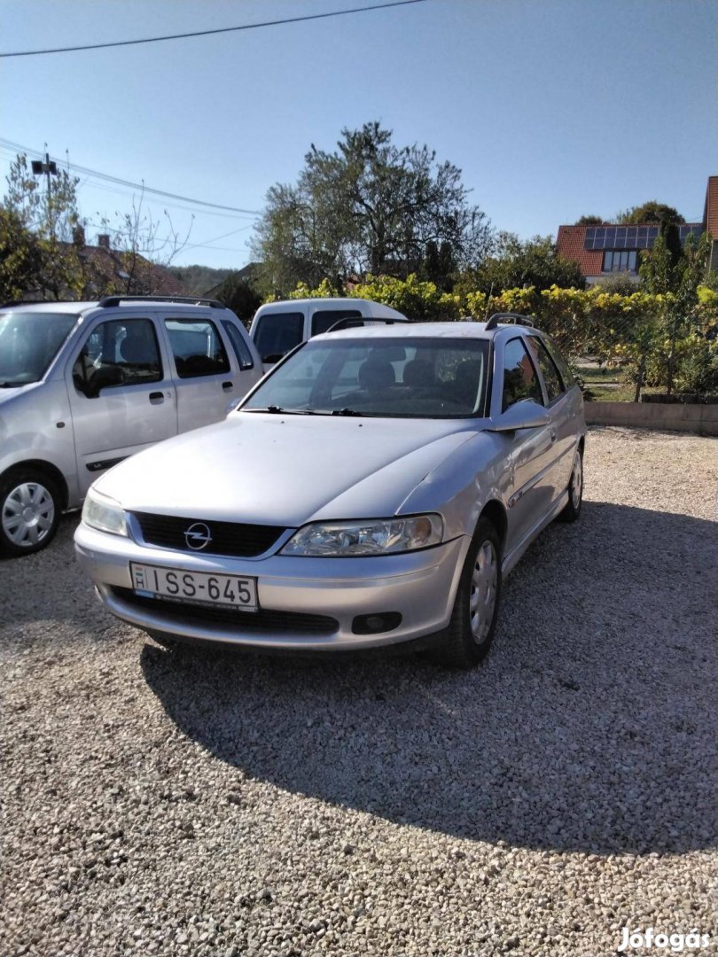 Opel Vectra B Caravan 1.8 16V Comfort Jó motorr...