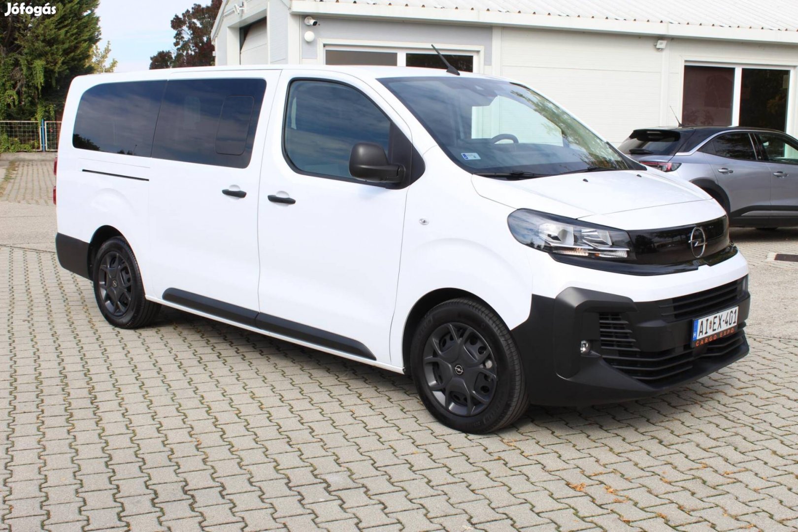 Opel Vivaro 2.0 D Combi L (Automata) (9 személy...