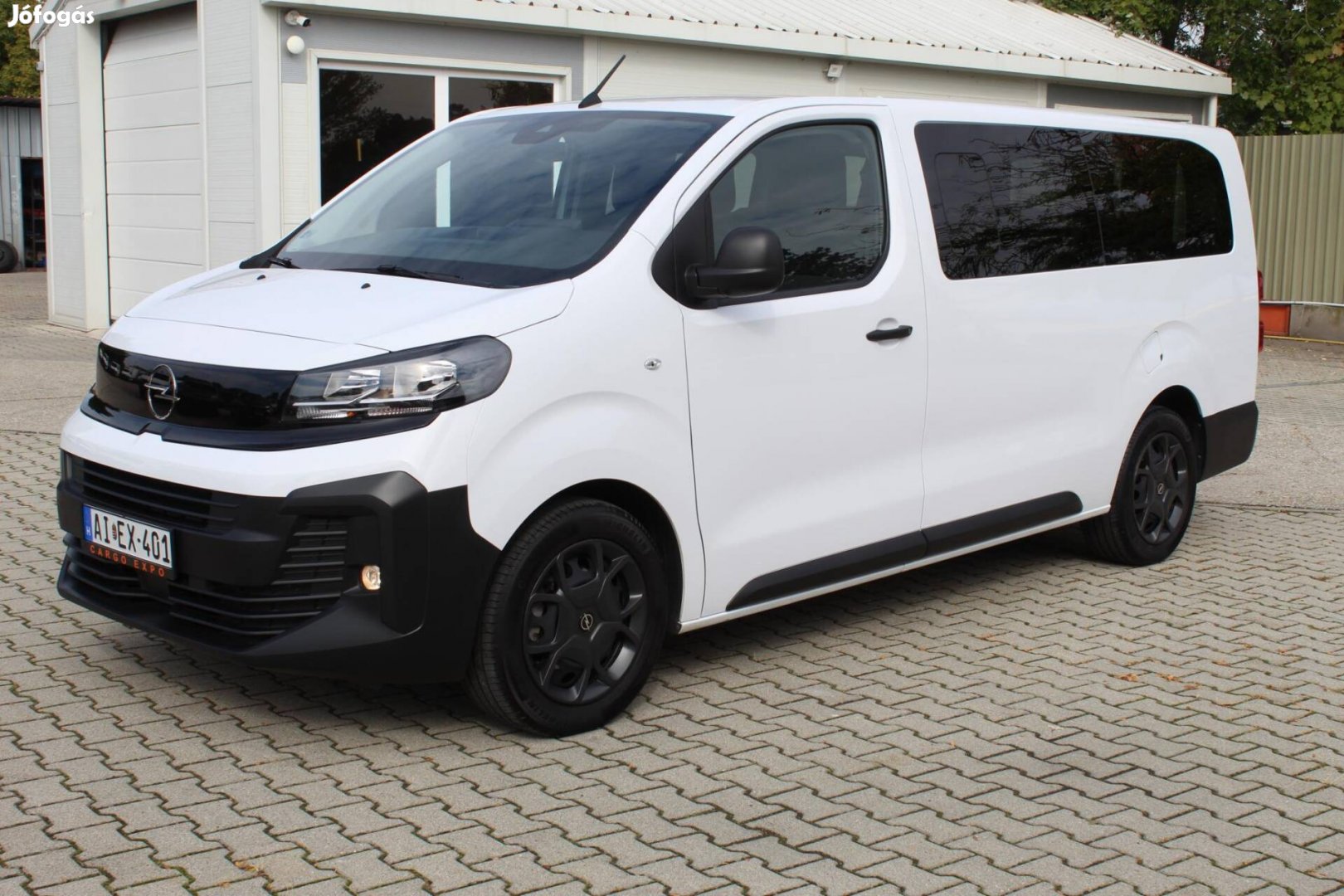 Opel Vivaro 2.0 D Combi L (Automata) (9 személy...