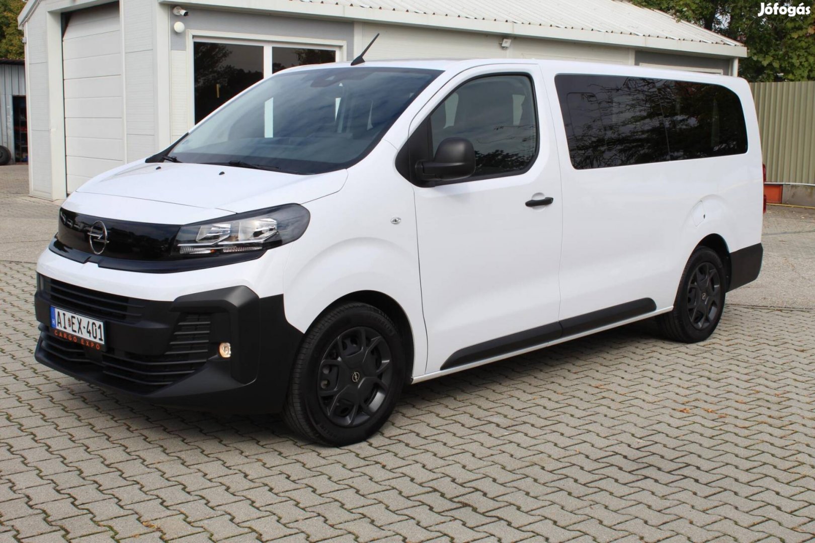 Opel Vivaro 2.0 D Combi L (Automata) (9 személy...