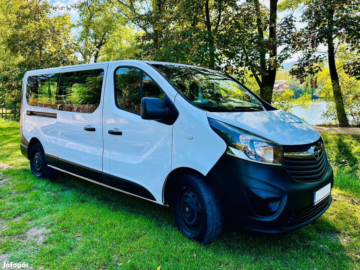 Opel Vivaro 9 személyes kisbusz