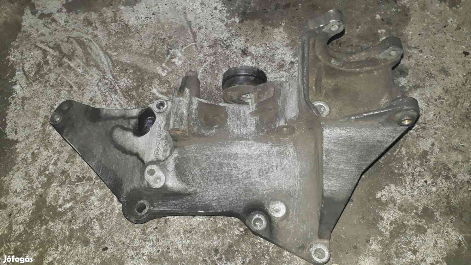 Opel Vivaro Kormányszervó Szivattyú Tartó Bak - Generátor