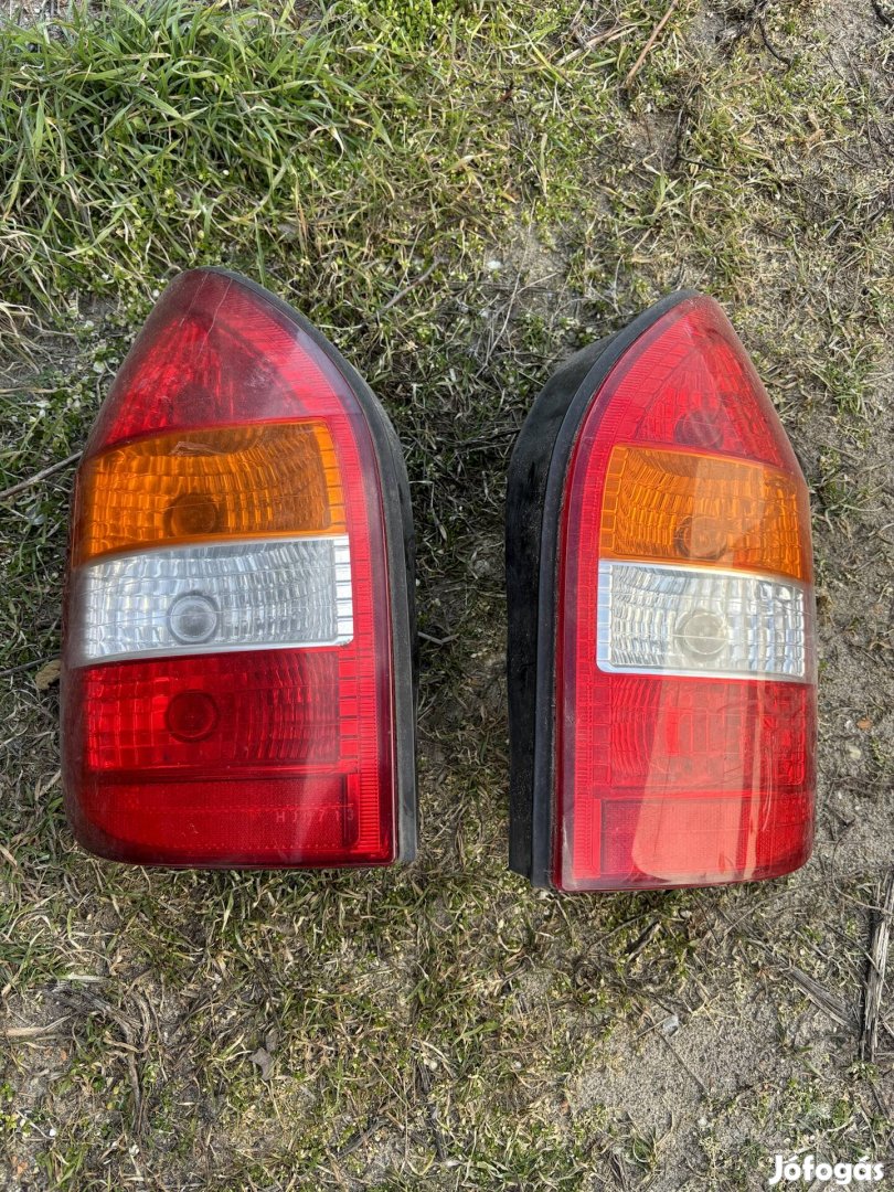 Opel Zafira A hátsó lámpa 