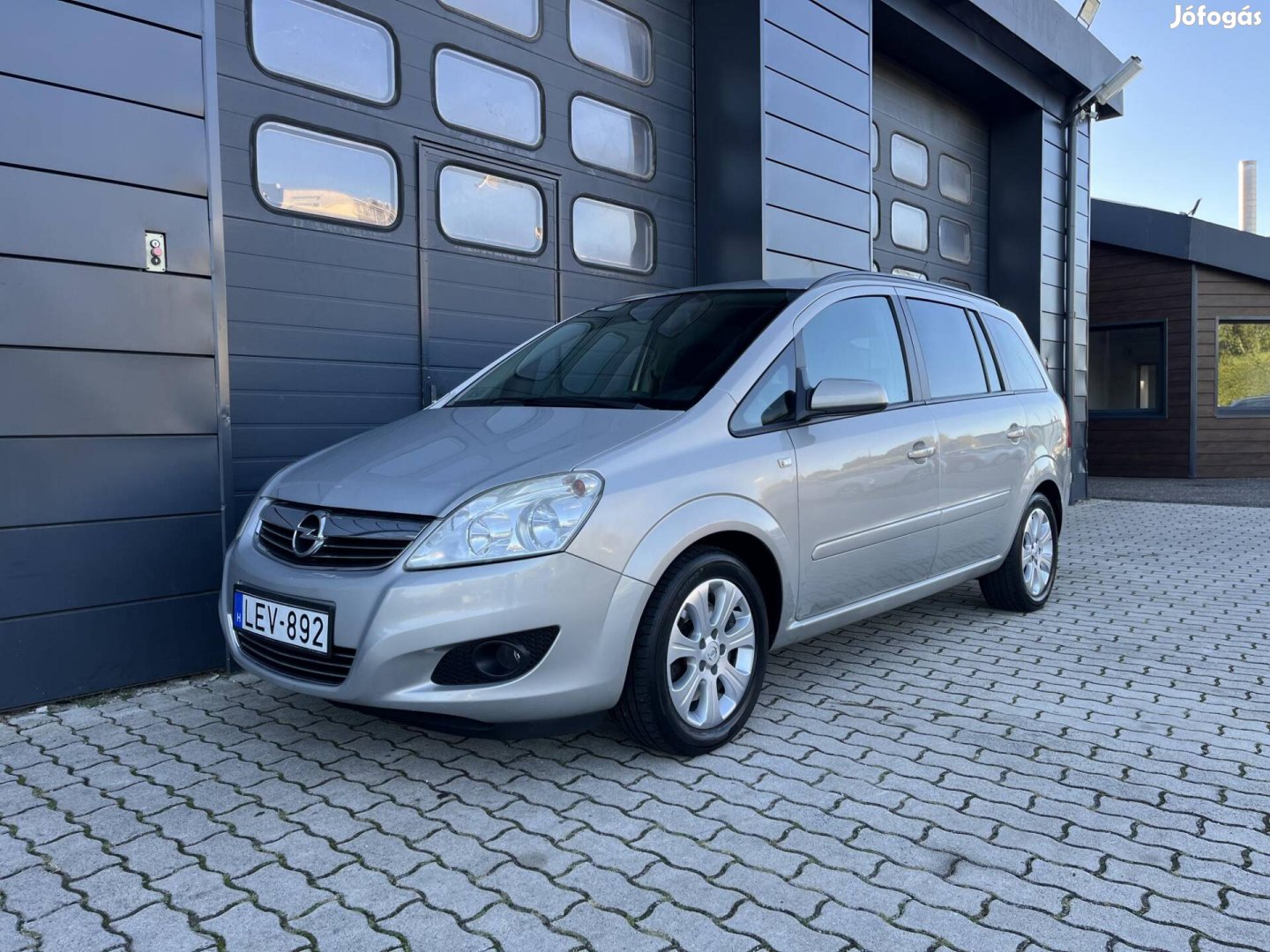 Opel Zafira B 1.7 CDTI Essentia Szervizkönyv /...
