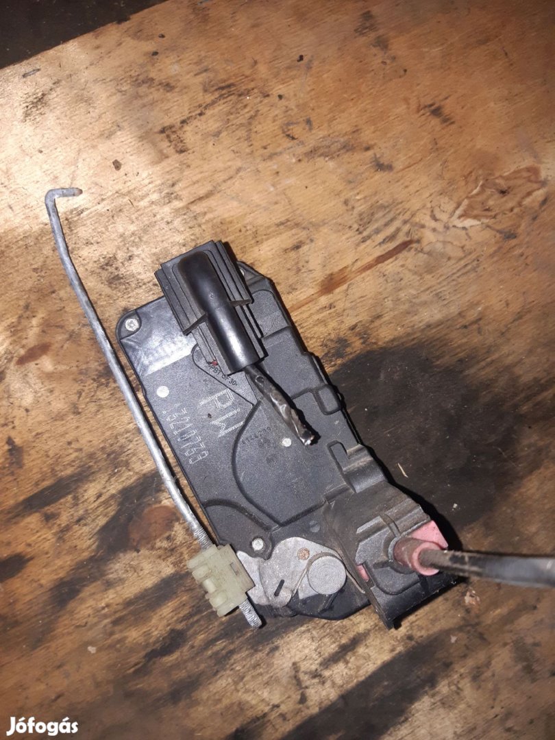 Opel Zafira B Jobb Hátsó Ajtó Zárszerkezet Központizár Motor