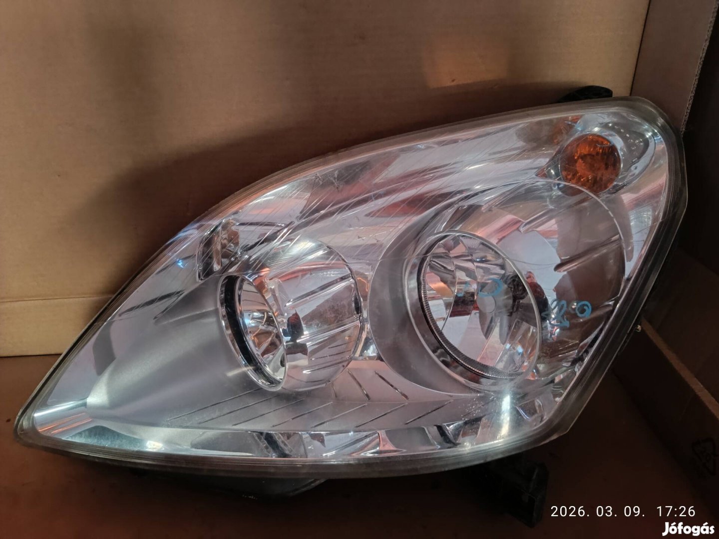 Opel Zafira B első fényszóró